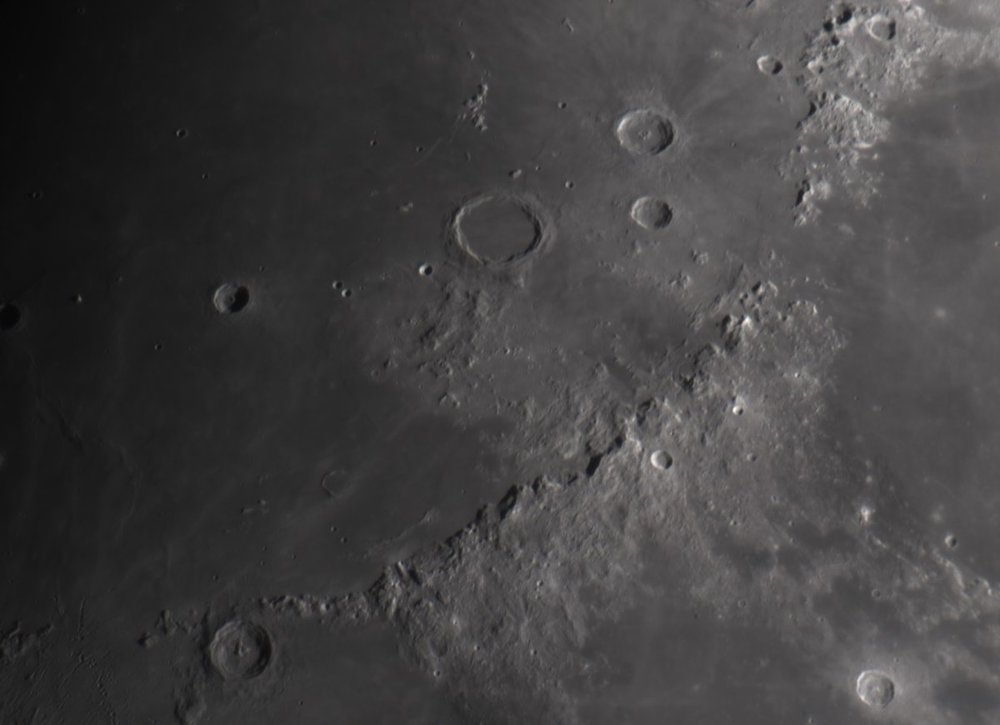 2020-05-31 Cratère Eratosthène et Mont Apennins.jpg