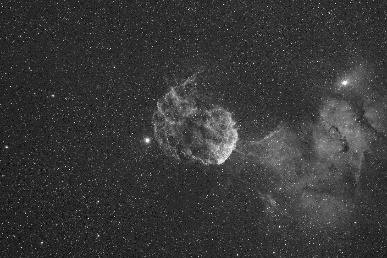 masterLight_BIN-2_4784x3194_EXPOSURE-180.00s_FILTER-NoFilter_mono.jpg